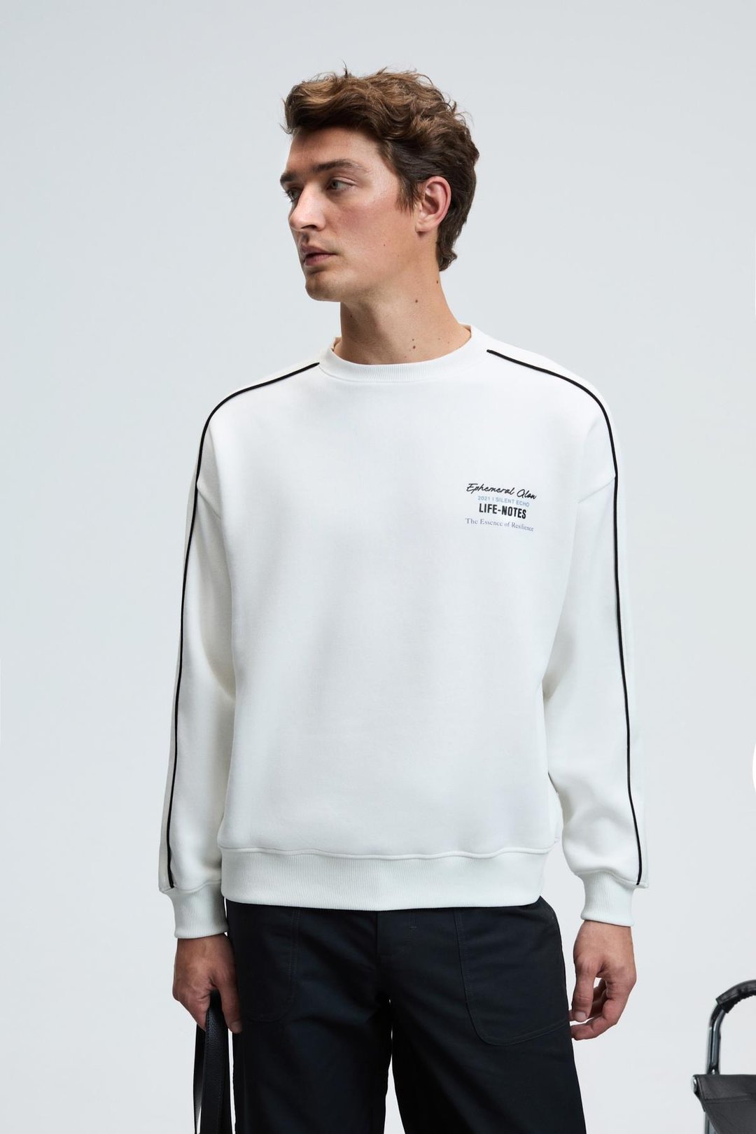 LEIF Erkek Kolları Biyeli Önü Baskılı Yuvarlak Yaka Oversize Ekru Sweatshirt