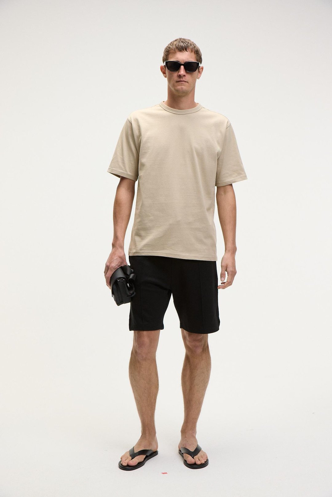 MATSEN Erkek Beli Lastikli Yan ve Arka Cepli Relaxed Siyah Şort