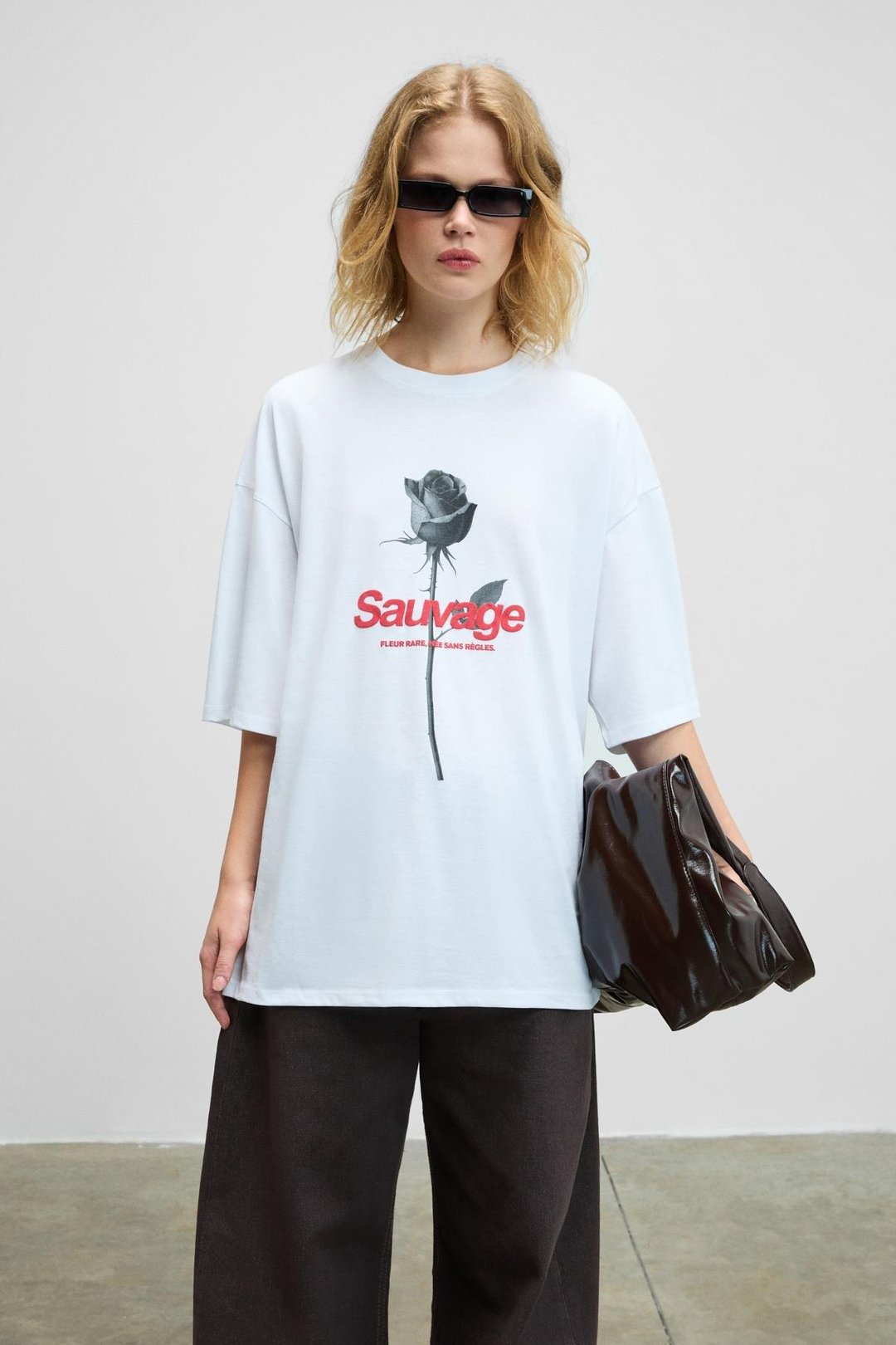 MOKILA Kadın Yumuşak Ve Esnek Kumaşlı Baskı Detaylı Bisiklet Yakalı Beyaz T-Shirt