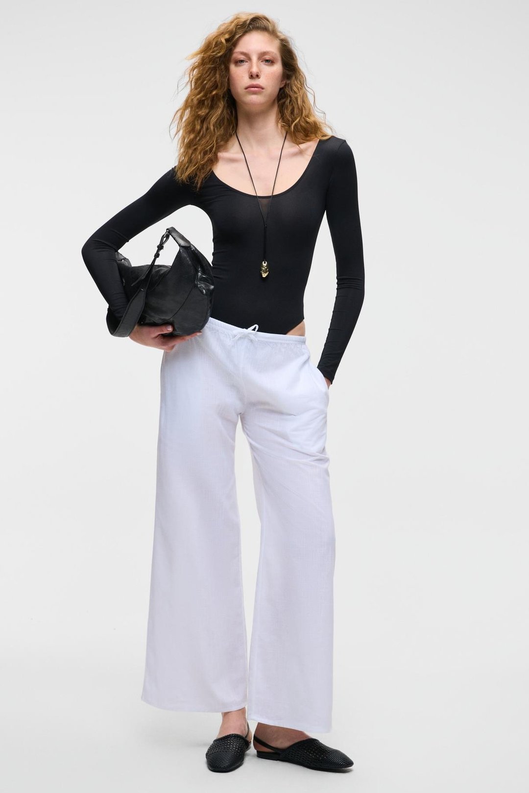 NEILGEN Kadın Slim Havuz Yaka Çıtçıtlı İnce Uzun Siyah Bluz