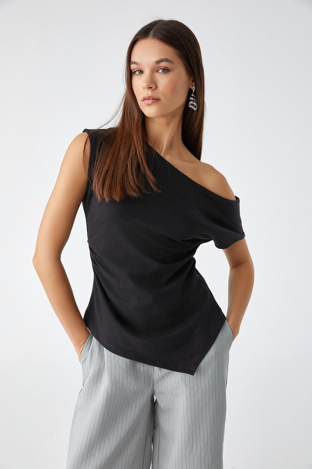 REHINGA Kadın Asimetrik Yaka Regular Kısa Kol Siyah T-Shirt