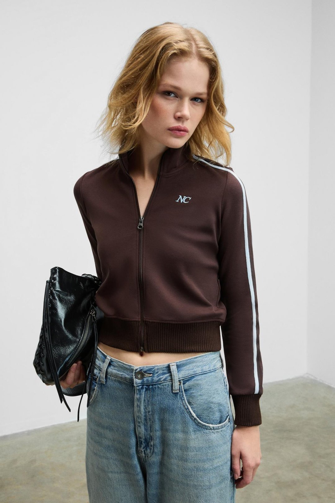 REPETA Kadın Dik Yakalı Nakış Detaylı Fermuarlı Slim Fit Kahverengi Sweatshirt