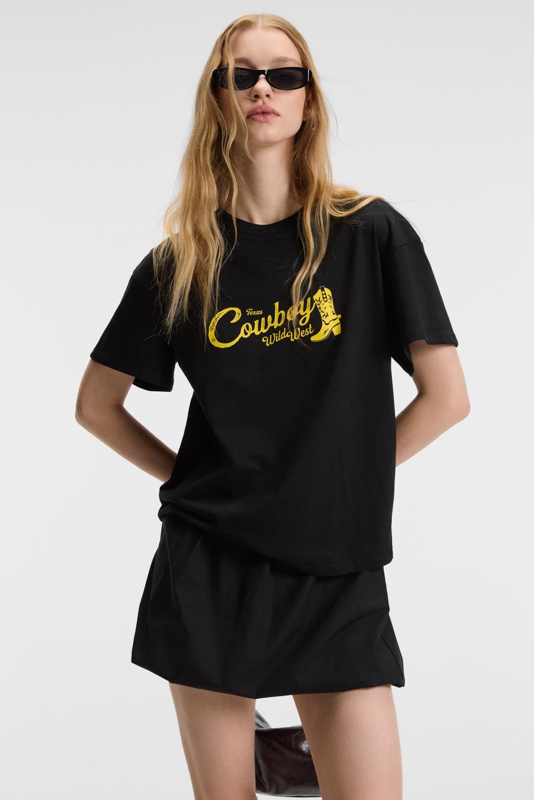 RIVELA Kadın %100 Pamuk Regular Fit Baskılı Bisiklet Yaka Kısa Kol Siyah T-Shirt