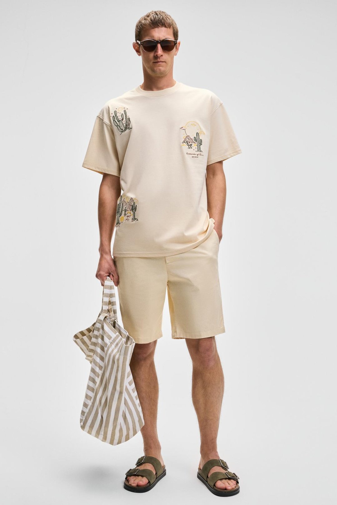 TEEMO Erkek Yanları Cepli Fermuarlı Likralı Slim Fit Açık Bej Şort