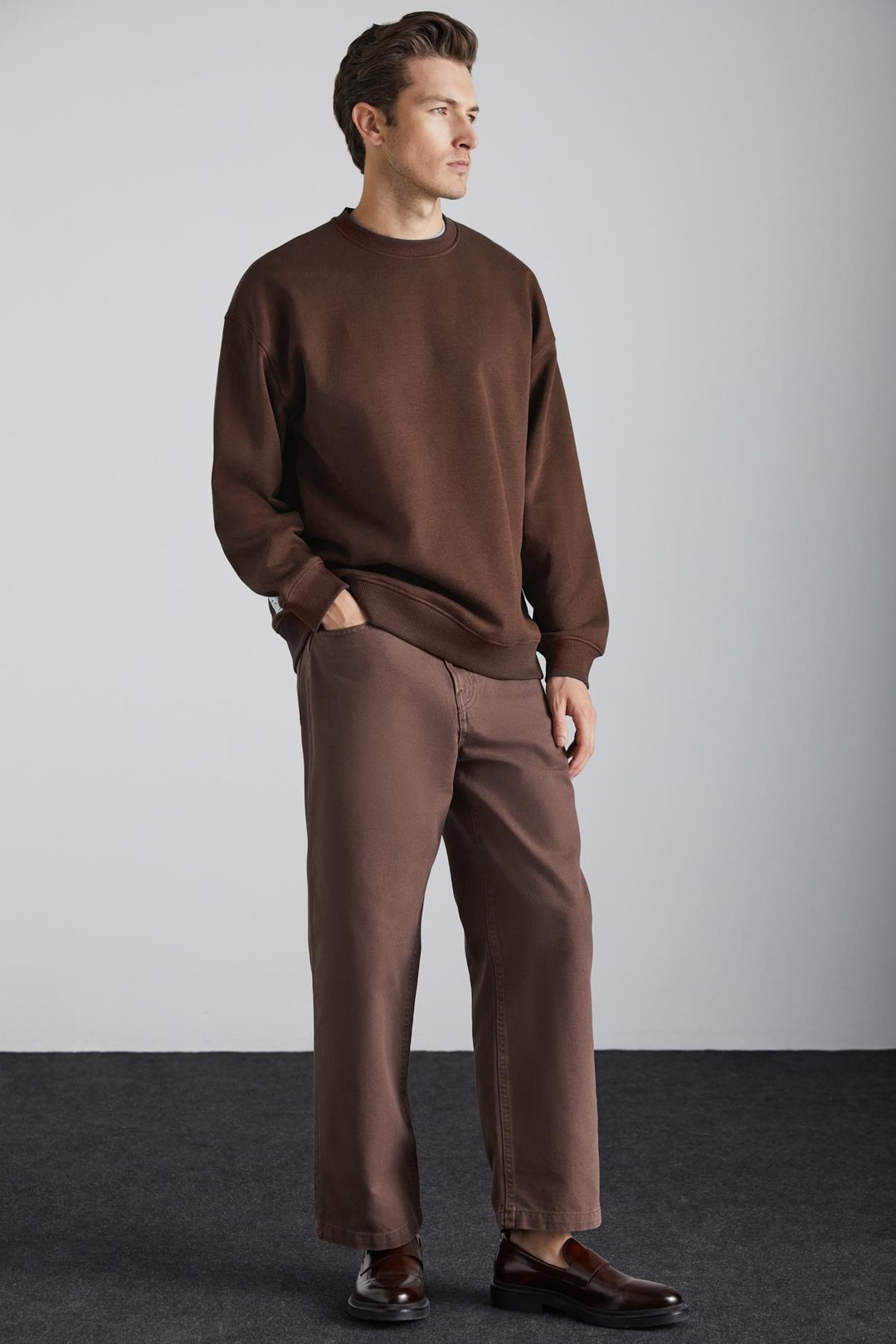 TOKYO Erkek Içi Polarlı Yumuşacık Organik Pamuklu Arka Etiket Detaylı Oversize Kahverengi Sweatshirt