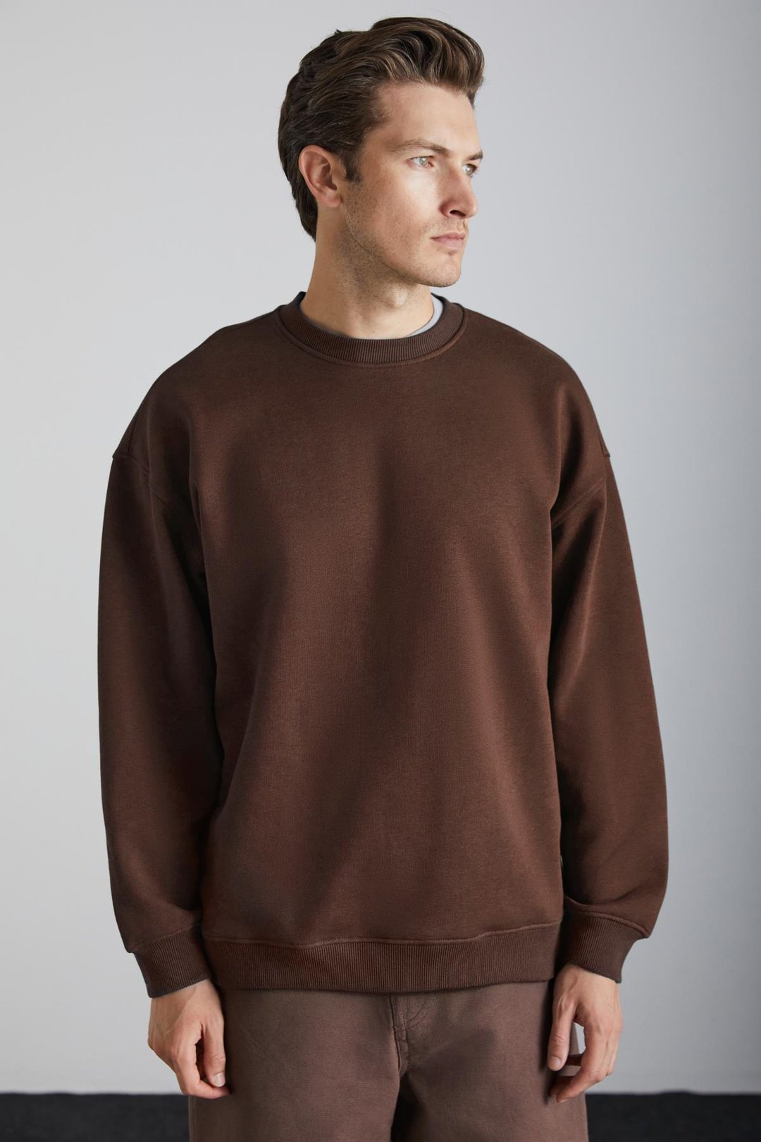 TOKYO Erkek Içi Polarlı Yumuşacık Organik Pamuklu Arka Etiket Detaylı Oversize Kahverengi Sweatshirt