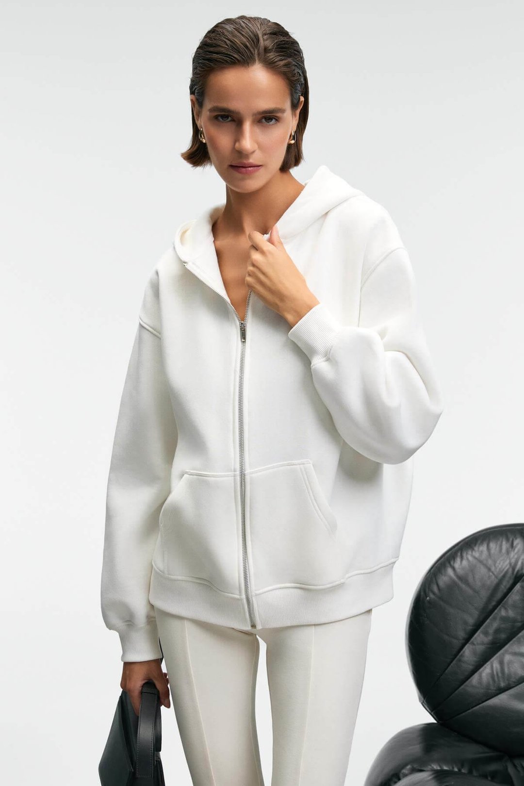 VALENYA Kadın Oversize Kapüşonlu Balon Kollu Metal Fermuarlı Beyaz Sweatshirt