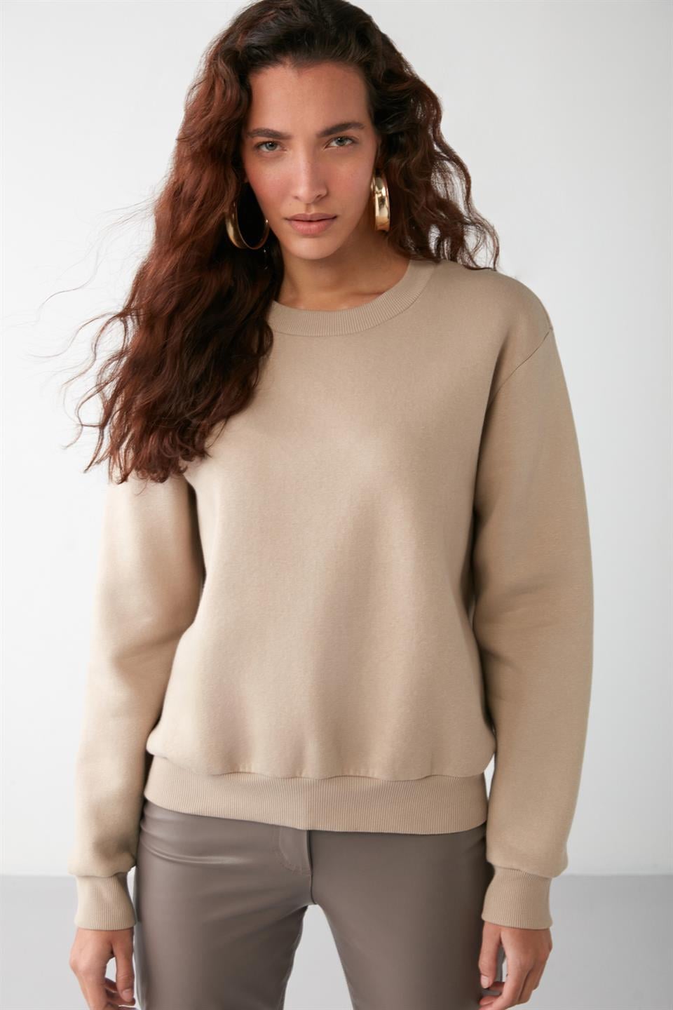 VANELTINA Kadın İçi Polarlı 3 İplik Organik Pamuk Oversize Basic Bisiklet Yaka Vizon Sweatshirt