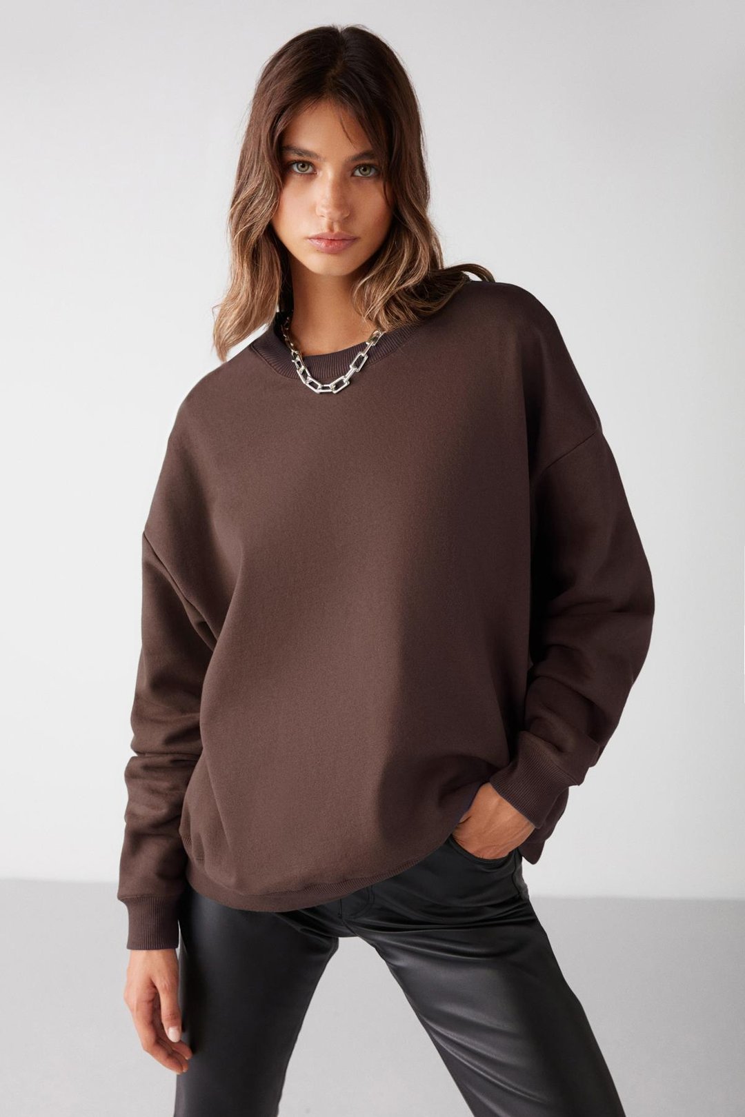 VANELTINA Kadın Organik Pamuklu Yumuşacık İçi Polarlı Yuvarlak Yakalı Kahverengi Sweatshirt