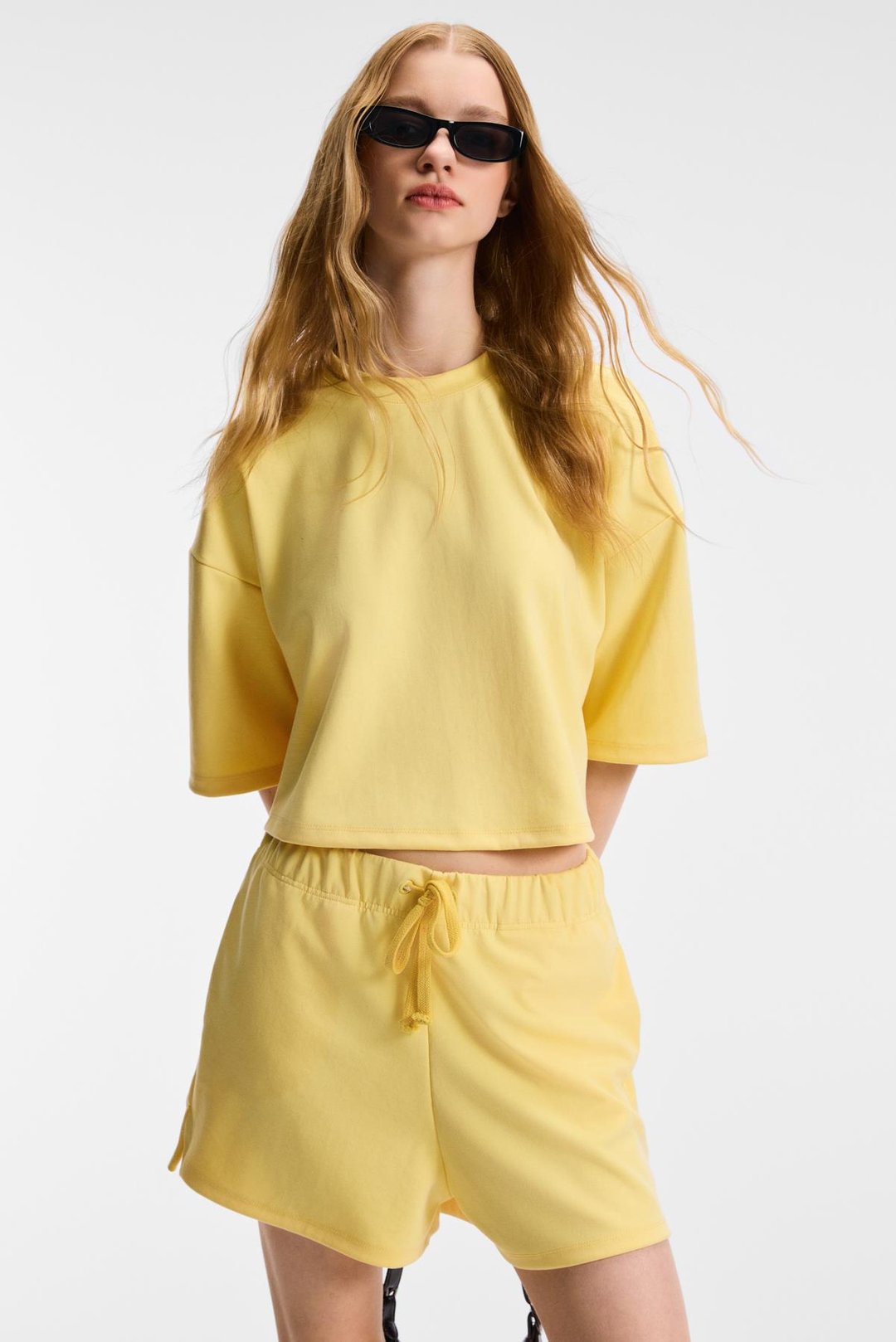 VELA Kadın Esnek Kumaşlı Bisiklet Yaka Oversize Fit Sarı T-Shirt