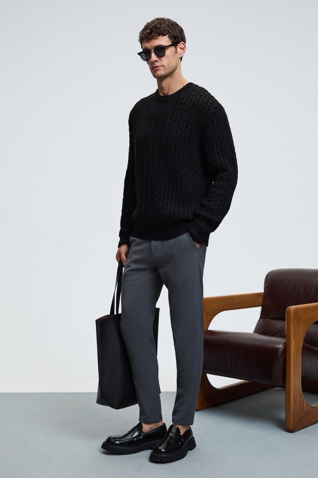 VINTLACE Erkek Yuvarlak Yaka Saç Örgü Desenli Regular Fit Triko Siyah Kazak