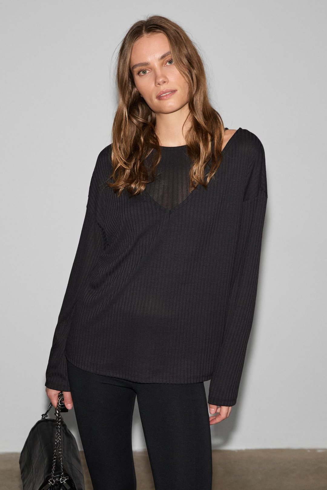 ZARREUS Kadın Omuz Dekolteli Esnek Kumaşlı Rahat Kalıp Siyah Bluz