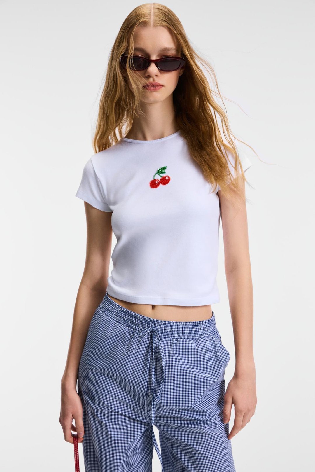 ZEFIRA Kadın Bisiklet Yaka Kısa Kollu Önü Boncuk İşleme Detaylı Slim Beyaz T-Shirt