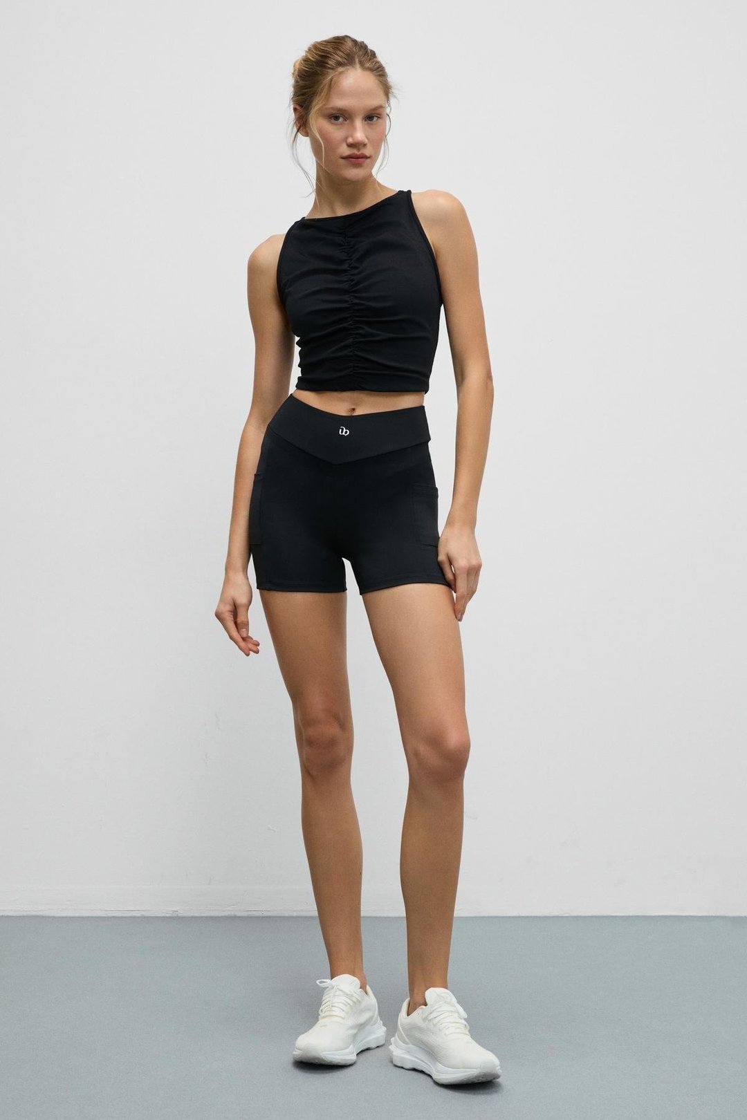 ZEYNNES Kadın Yumuşak Ve Esnek Dokulu Yandan Cepli Kısa Siyah Tayt