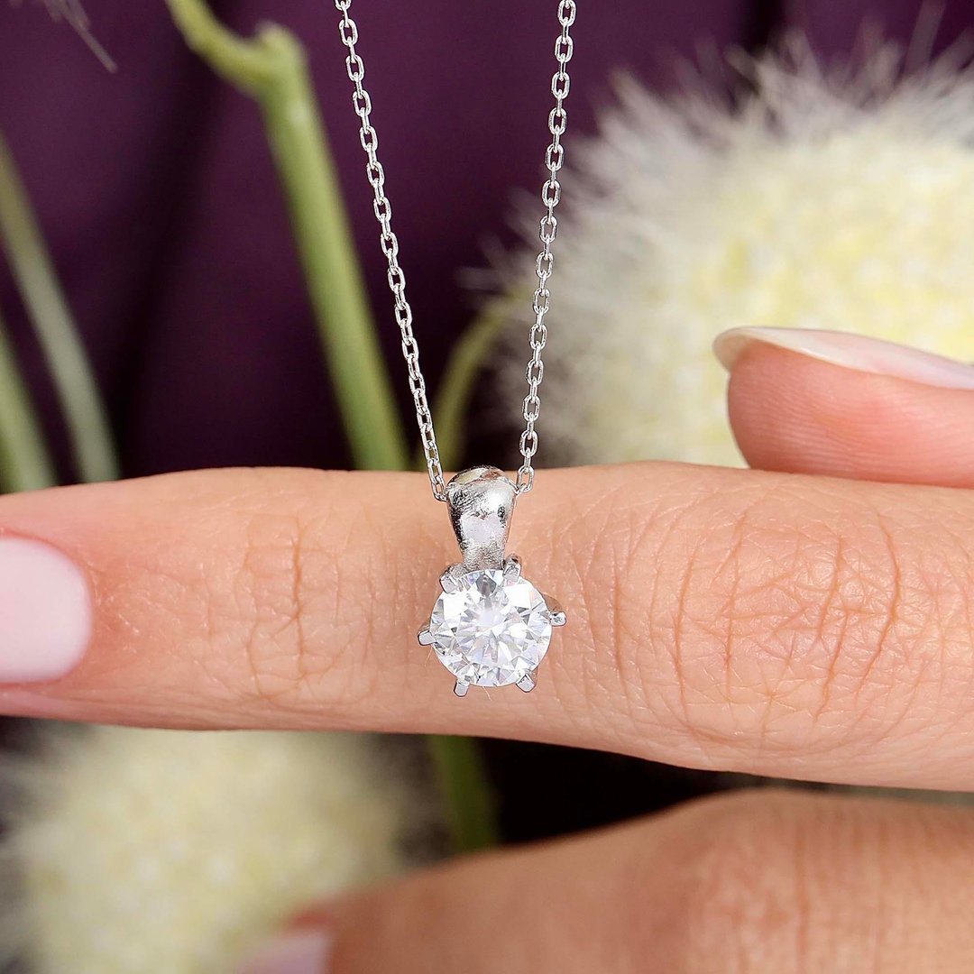 0.80 Karat Mozanit Prenses Tektaş Gümüş Kolye