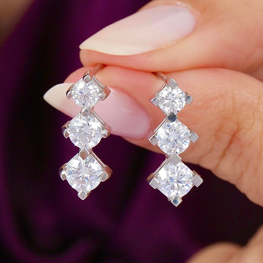 1,30 Karat Mozanit Tria Gümüş Küpe