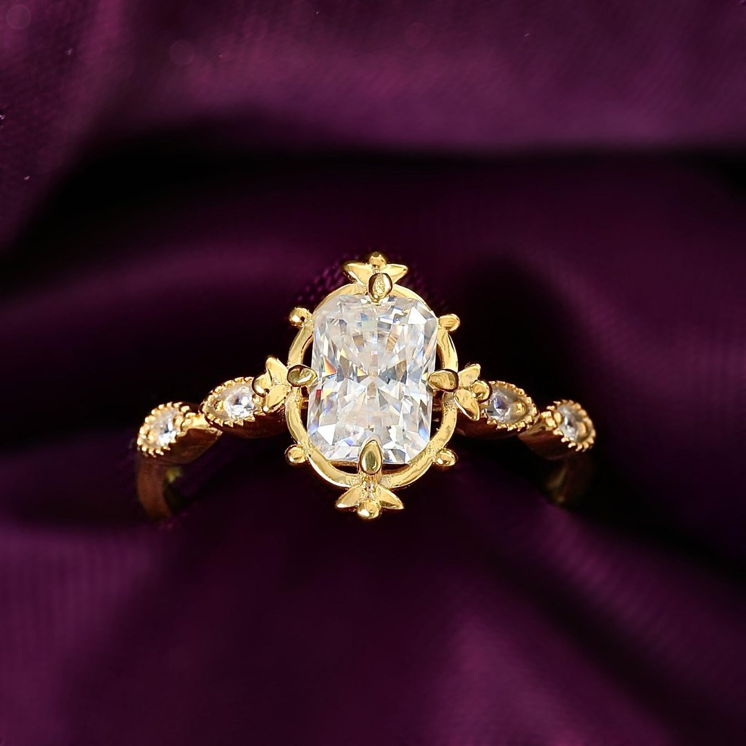 1.00 Karat Mozanit Tutku Masalı Gold Renk Tektaş Gümüş Yüzük