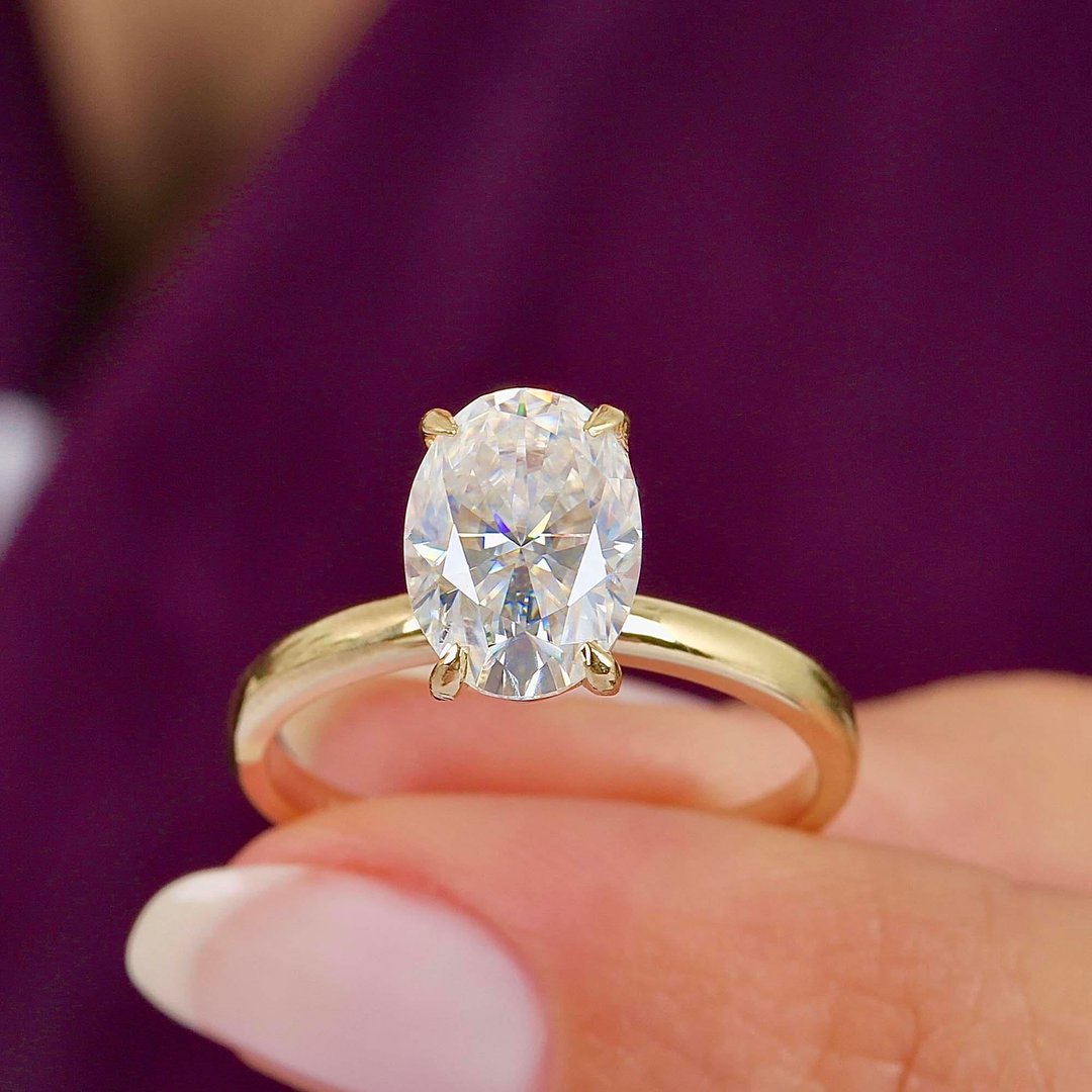 2.50 Karat Mozanit Parıltılı Güzellik Tektaş Gold Renk Gümüş Yüzük