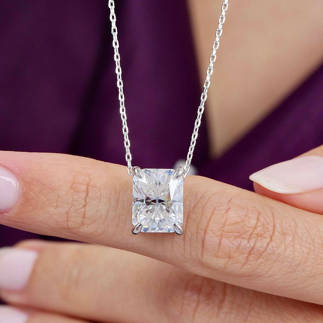 4.00 Karat Mozanit Modern İhtişam Tektaş Gümüş Kolye