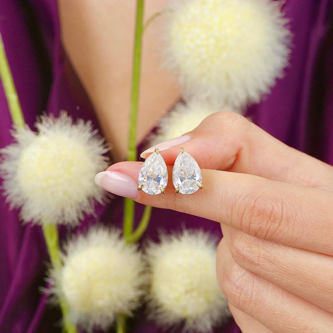 4.00 Karat Mozanit Damla Rüyası Tektaş Gold Renk Gümüş Küpe