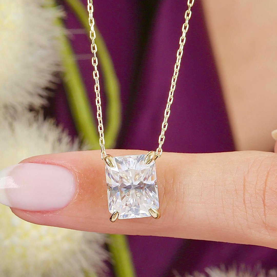 4.00 Karat Mozanit Modern İhtişam Gold Renk Tektaş Gümüş Kolye