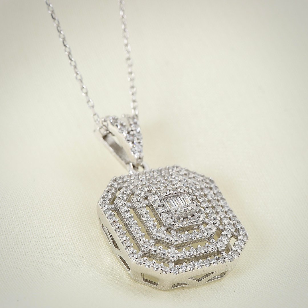 Effective Diamond Baget Efsanesi Gümüş Kolye