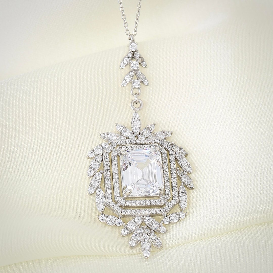 Effective Diamond İhtişam Güneşi Gümüş Kolye