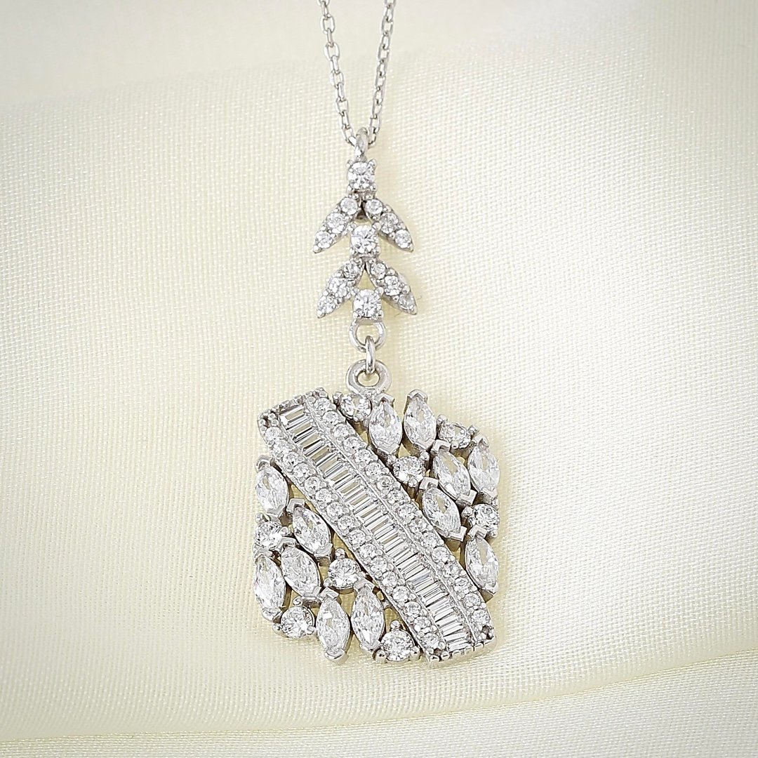 Effective Diamond Işıltı Bestesi Gümüş Kolye