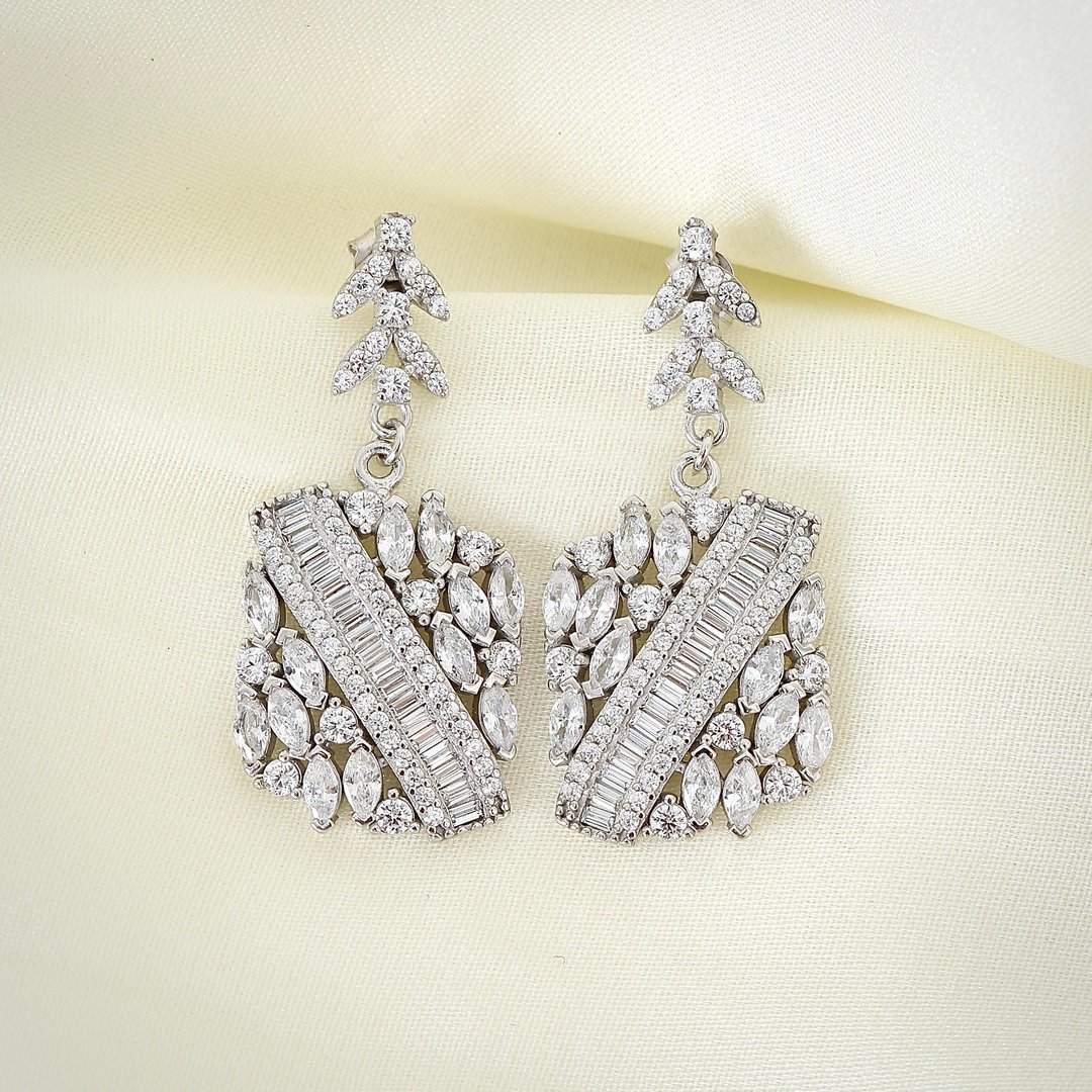 Effective Diamond Işıltı Bestesi Gümüş Küpe