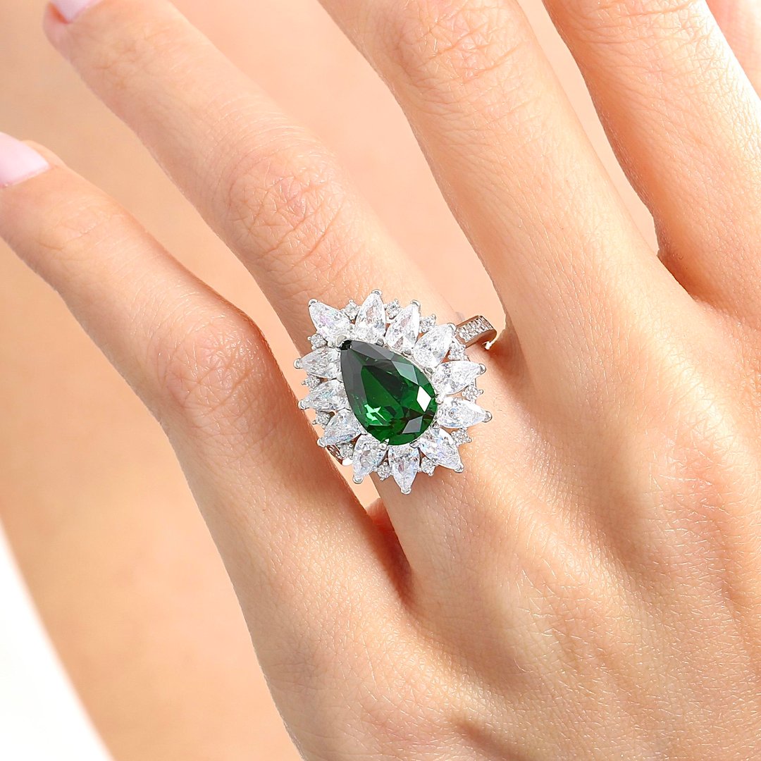 Effective Diamond Londra Tutkusu Sentetik Zümrüt Taşlı Gümüş Yüzük