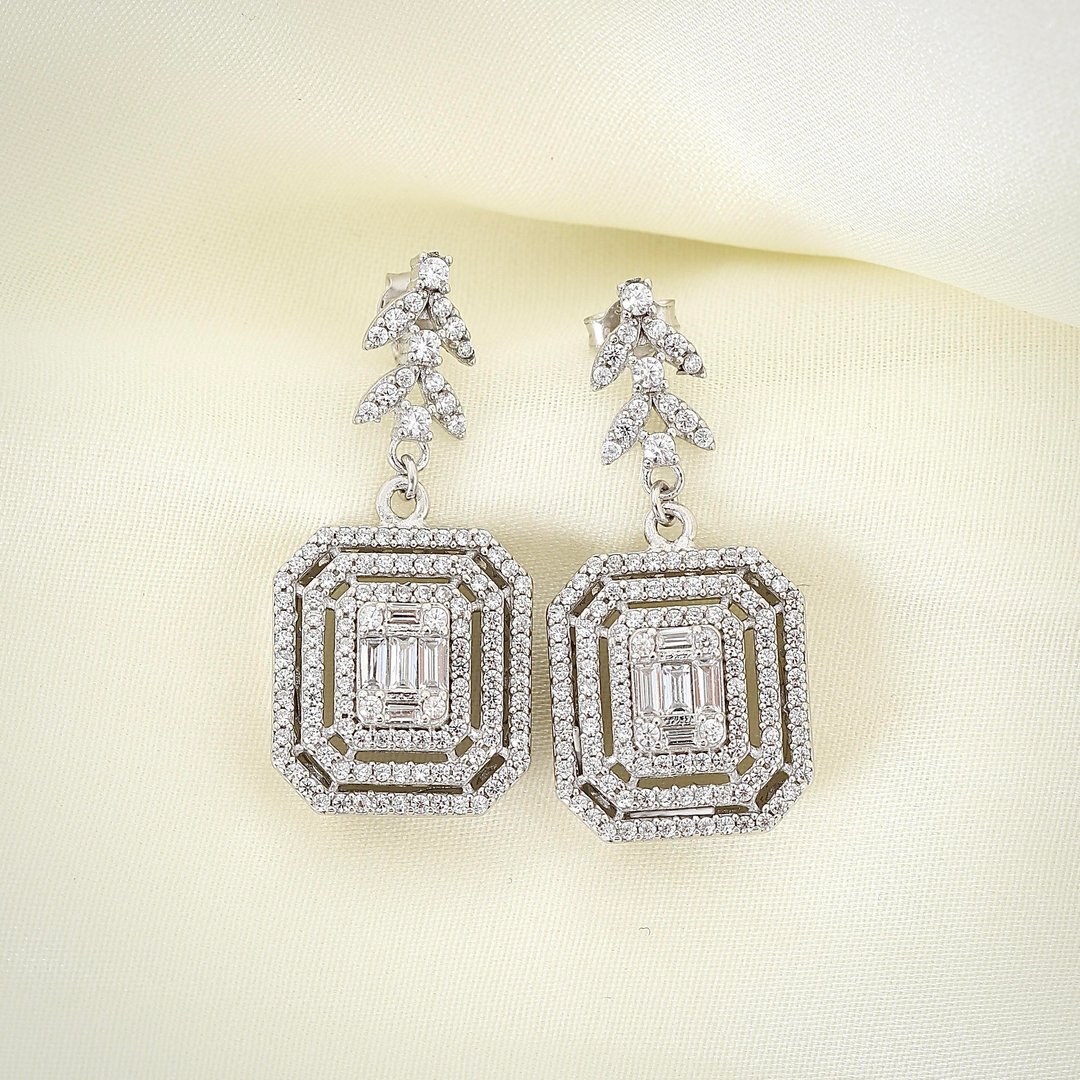 Effective Diamond Mega Baget Efsanesi Gümüş Küpe