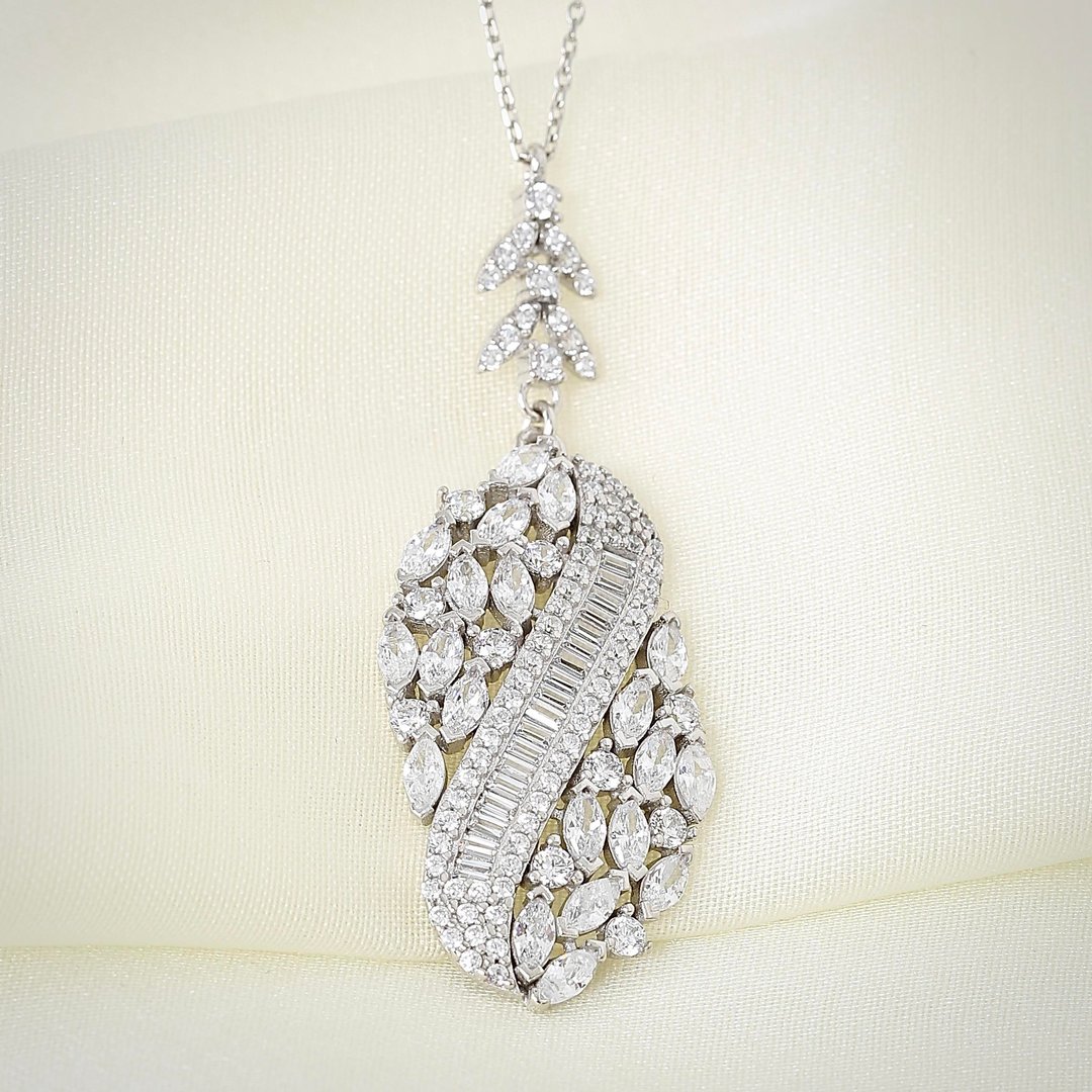 Effective Diamond Mega Işıltı Bestesi Gümüş Kolye