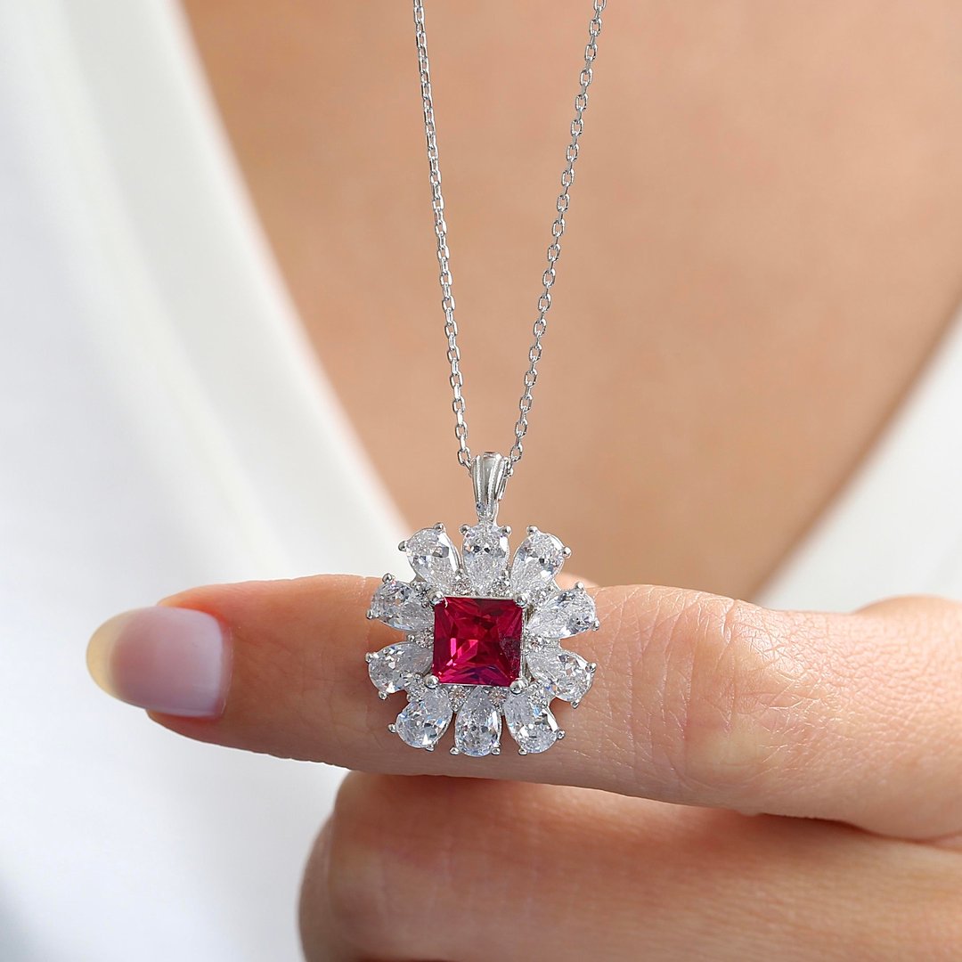 Effective Diamond Milano Rüyası Sentetik Yakut Taşlı Gümüş Kolye