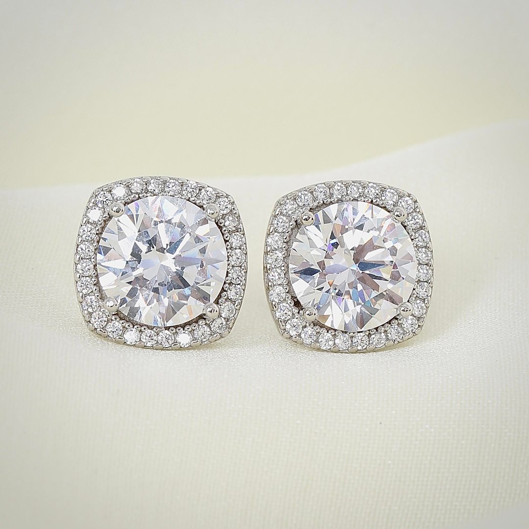 Effective Diamond Yeni 3 Karat Kare Gümüş Küpe