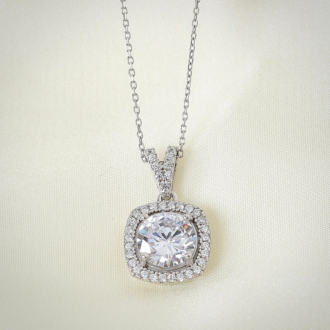 Effective Diamond Yeni 3 Karat Kare Gümüş Kolye