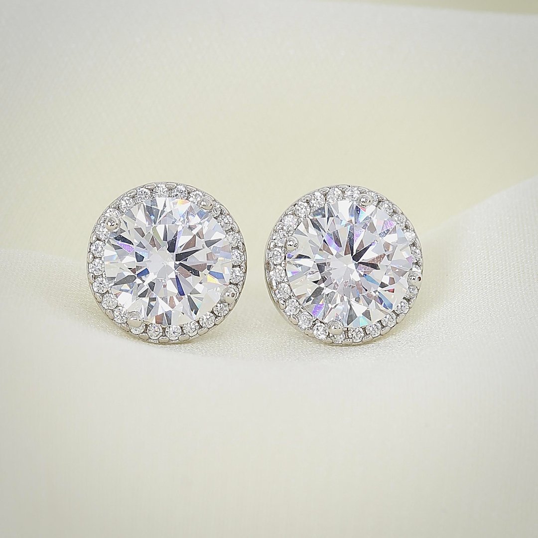 Effective Diamond Yeni 3 Karat Oval Gümüş Küpe