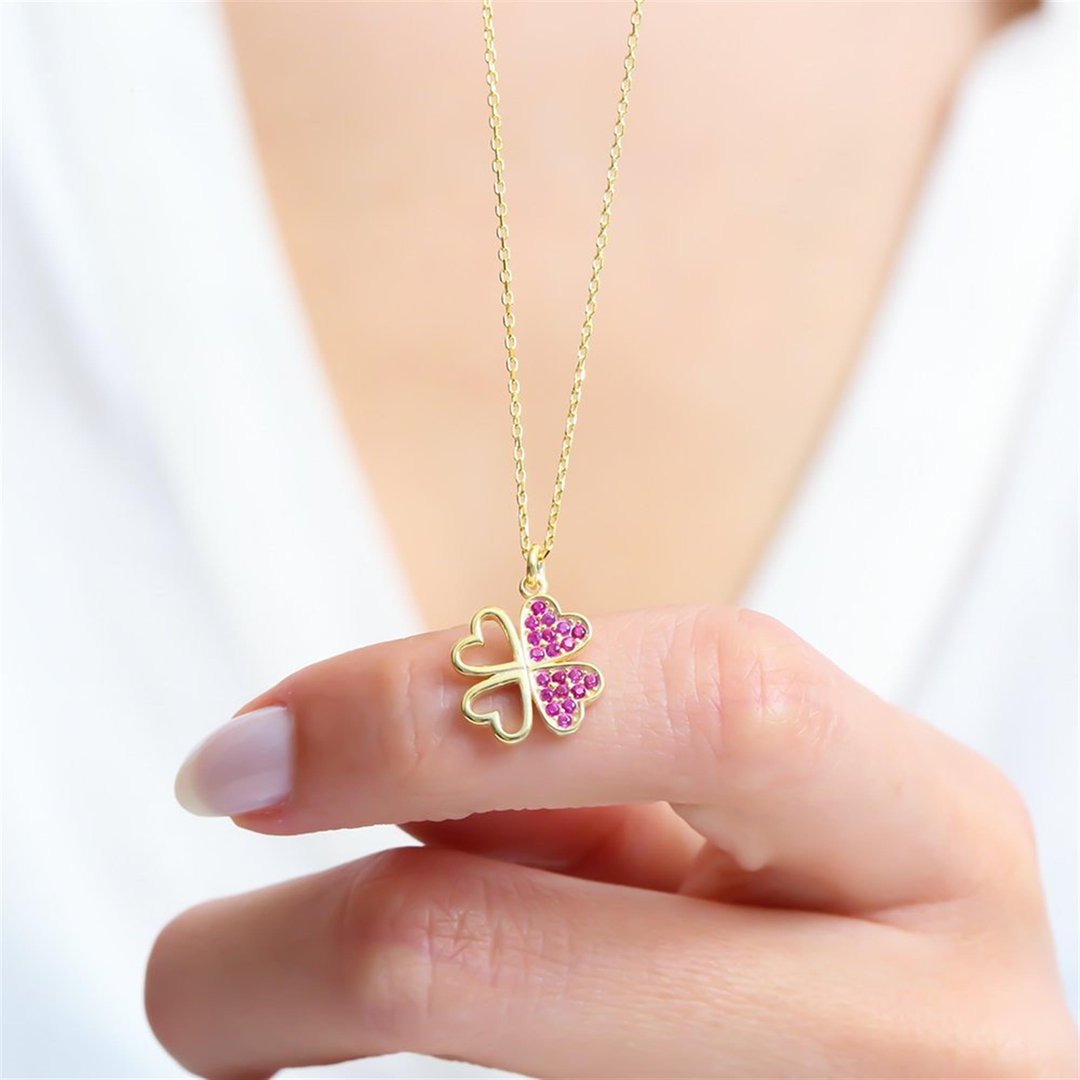 Fuşya Taşlı Uğur Yoncası Gold Renk Gümüş Kolye