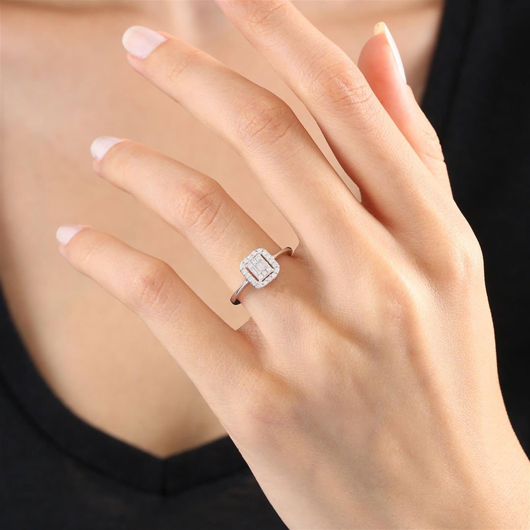 Pırlanta Montür Dörtgen Form Gümüş Yüzük