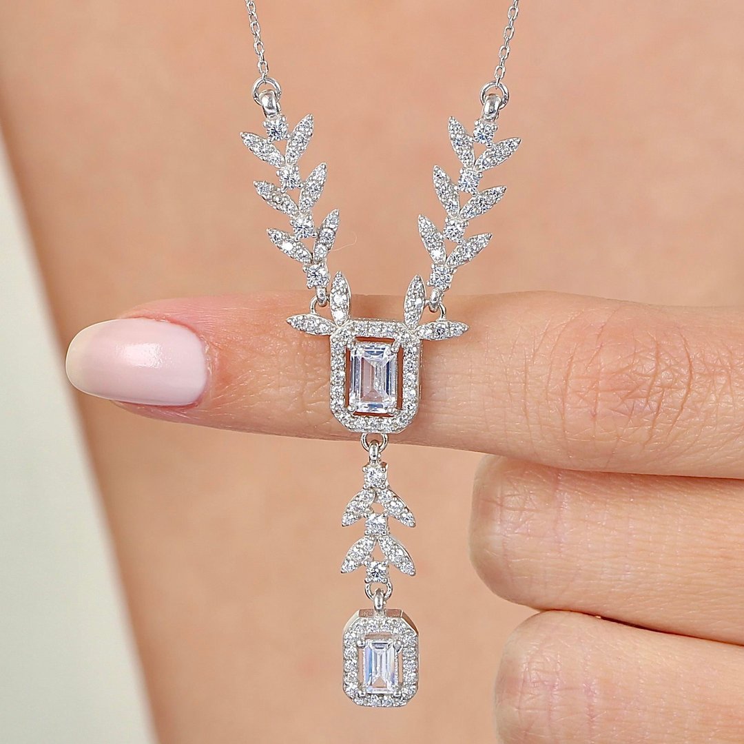 Pırlanta Montür Emerald Buketi Gümüş Kolye
