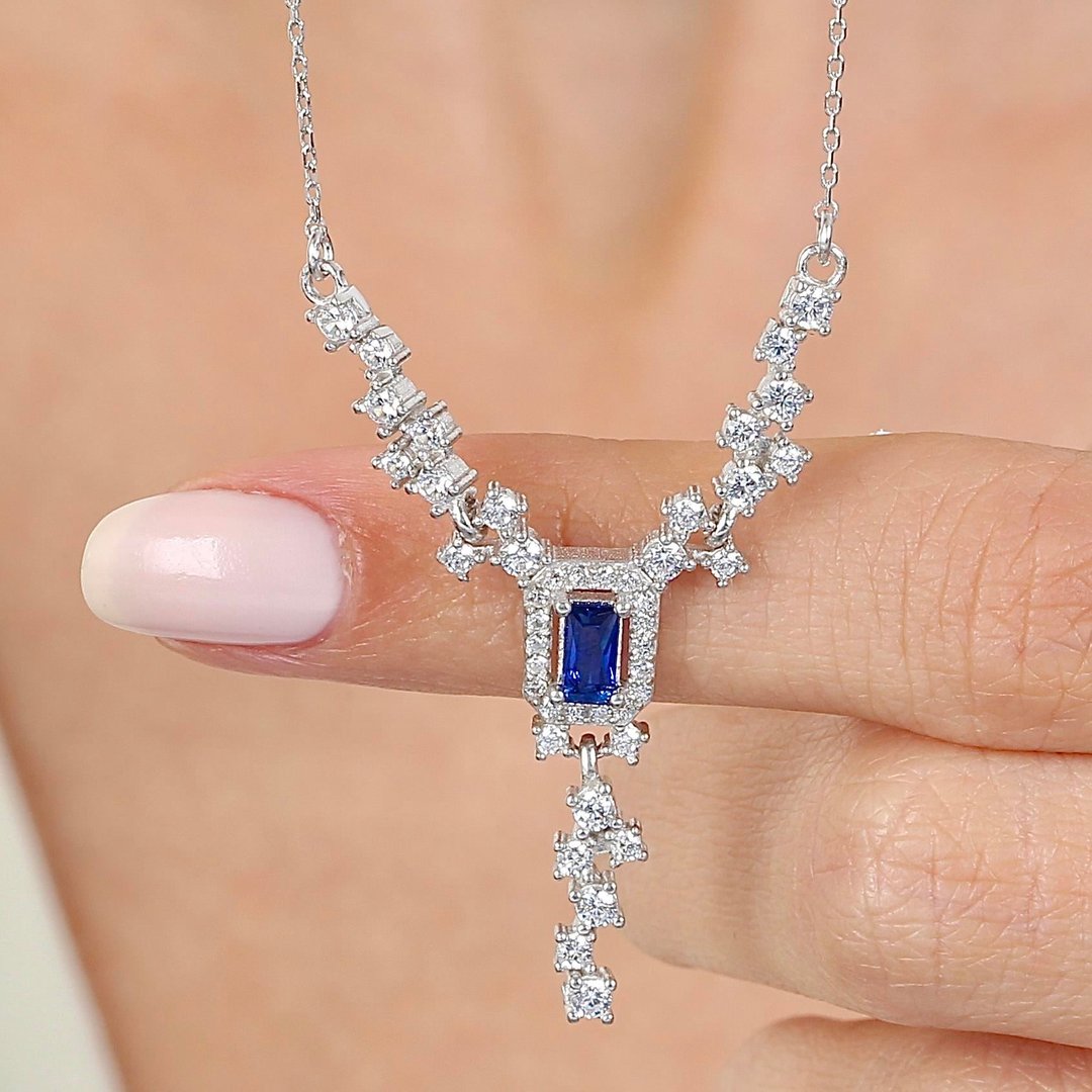 Pırlanta Montür Işıltılı Emerald Sentetik Safir Gümüş Kolye