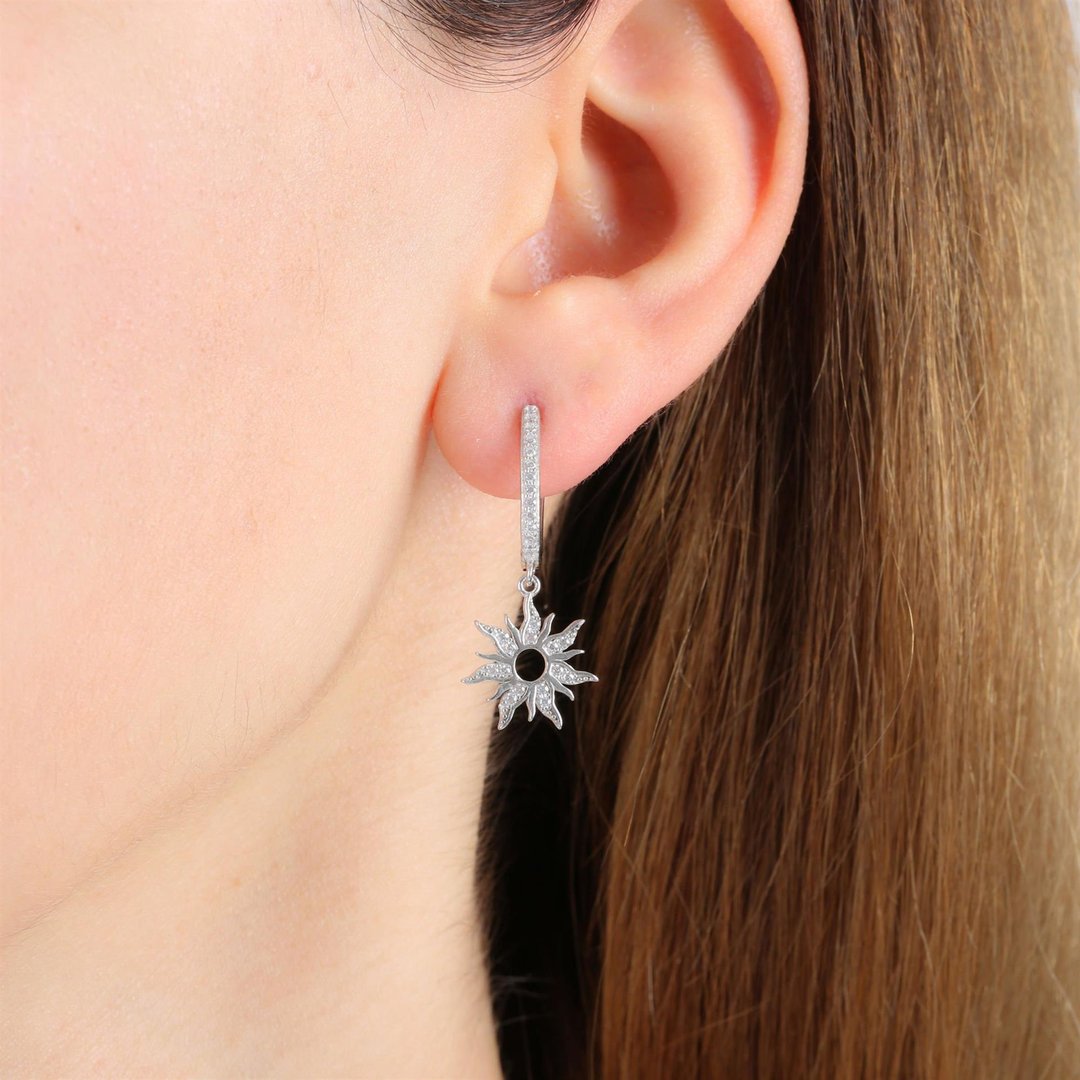 Pırlanta Montür Işıltılı Yaz Güneşi Gümüş Küpe