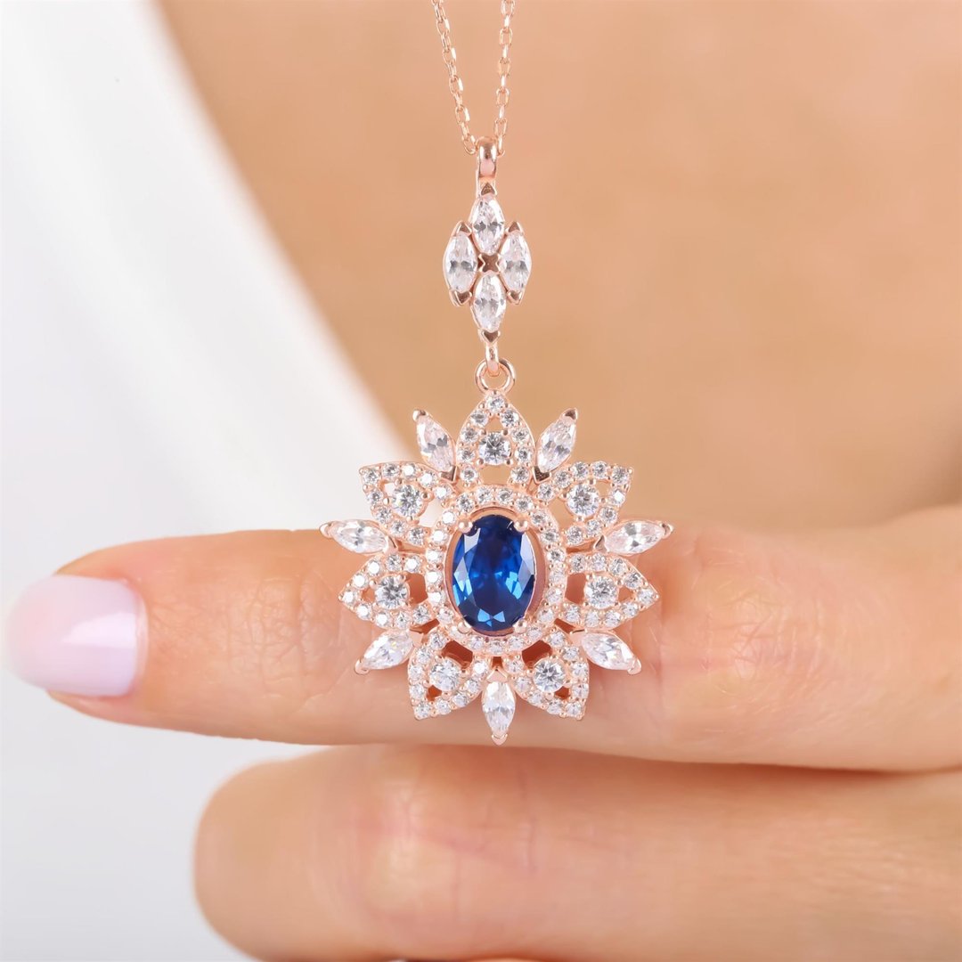 pirlanta-montur-sentetik-safir-kralice-7a89d9.jpg