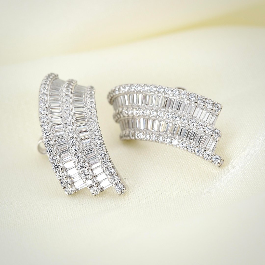 Pırlanta Montür Tutku Düğümü Sarmal Gümüş Küpe