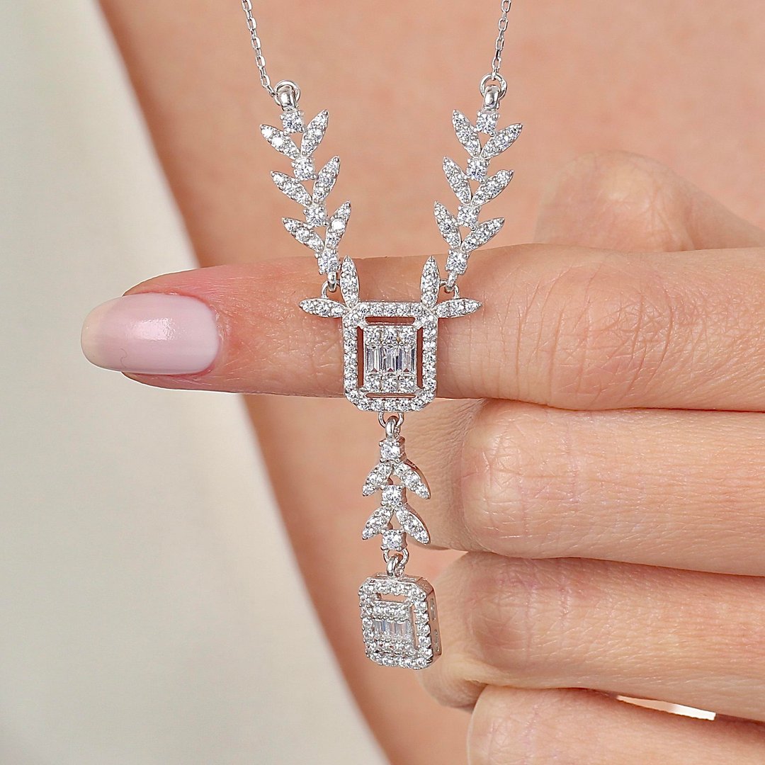 Pırlanta Montür Tutku Işıltısı Baget Gümüş Kolye