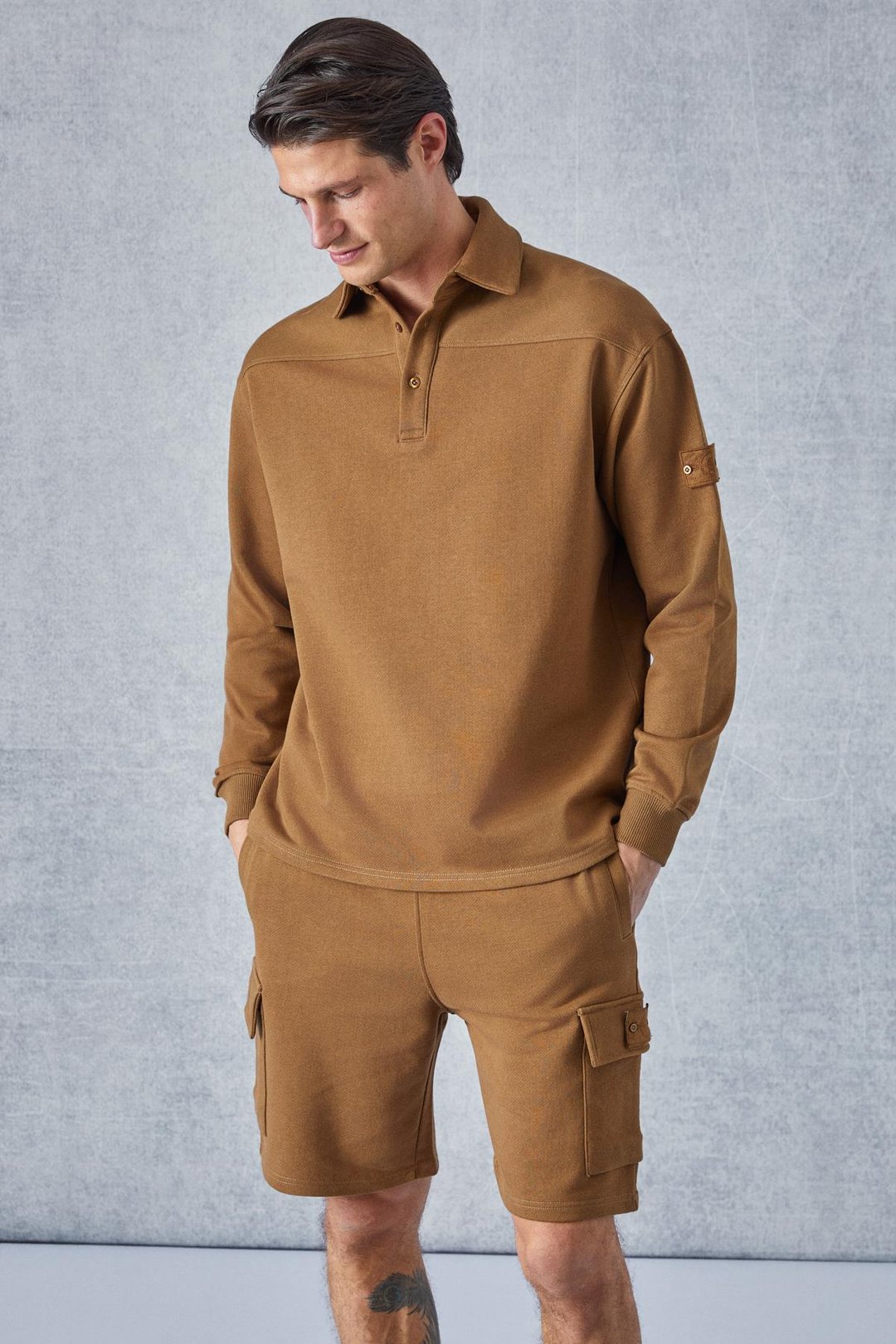 AATROX Erkek Polo Yakalı Patlı Düğmeli Uzun Kol Regular Fit Nakış Detaylı Koyu Kahverengi Sweatshirt