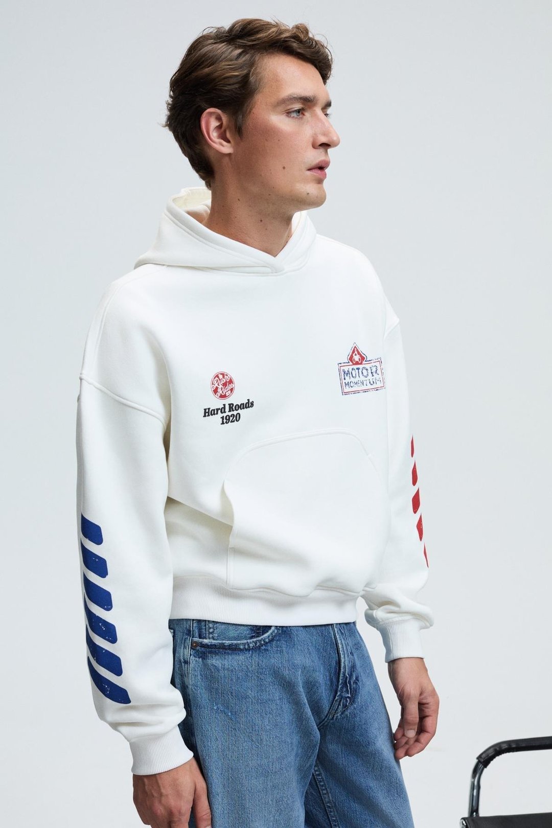 ABISMO Erkek Kapüşonlu Kanguru Cepli Kolları ve Sırtı Baskılı Relaxed Fit Beyaz Sweatshirt