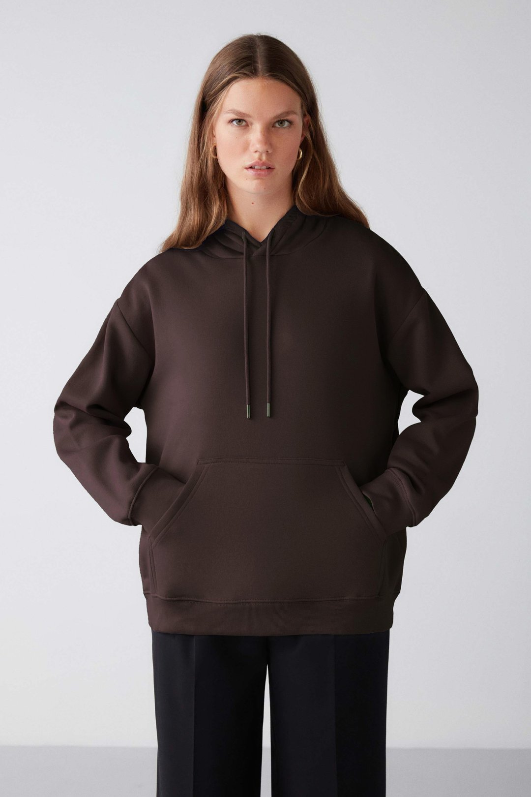 Adel Kadın Organik Pamuklu Içi Polarlı Yumuşacık Relaxed  Kanguru Cepli Kapüşonlu Kahverengi Sweatshirt