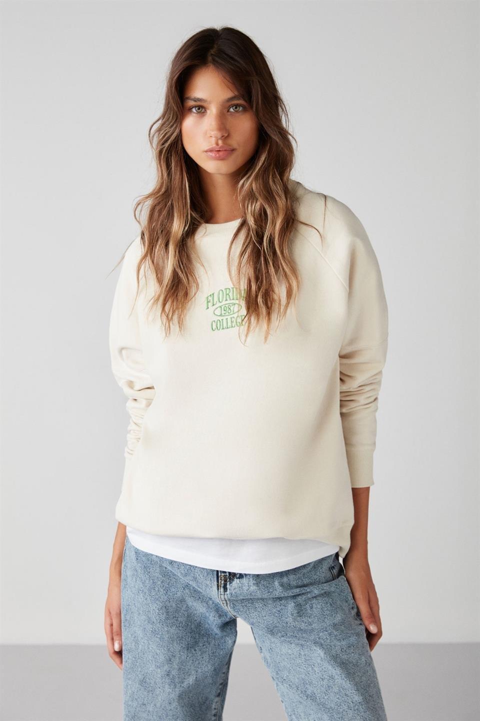 ADRIELLE Kadın Sıcak Tutan Nakış Detaylı Relaxed 3 İplik Organik Pamuk Ekru Sweatshirt