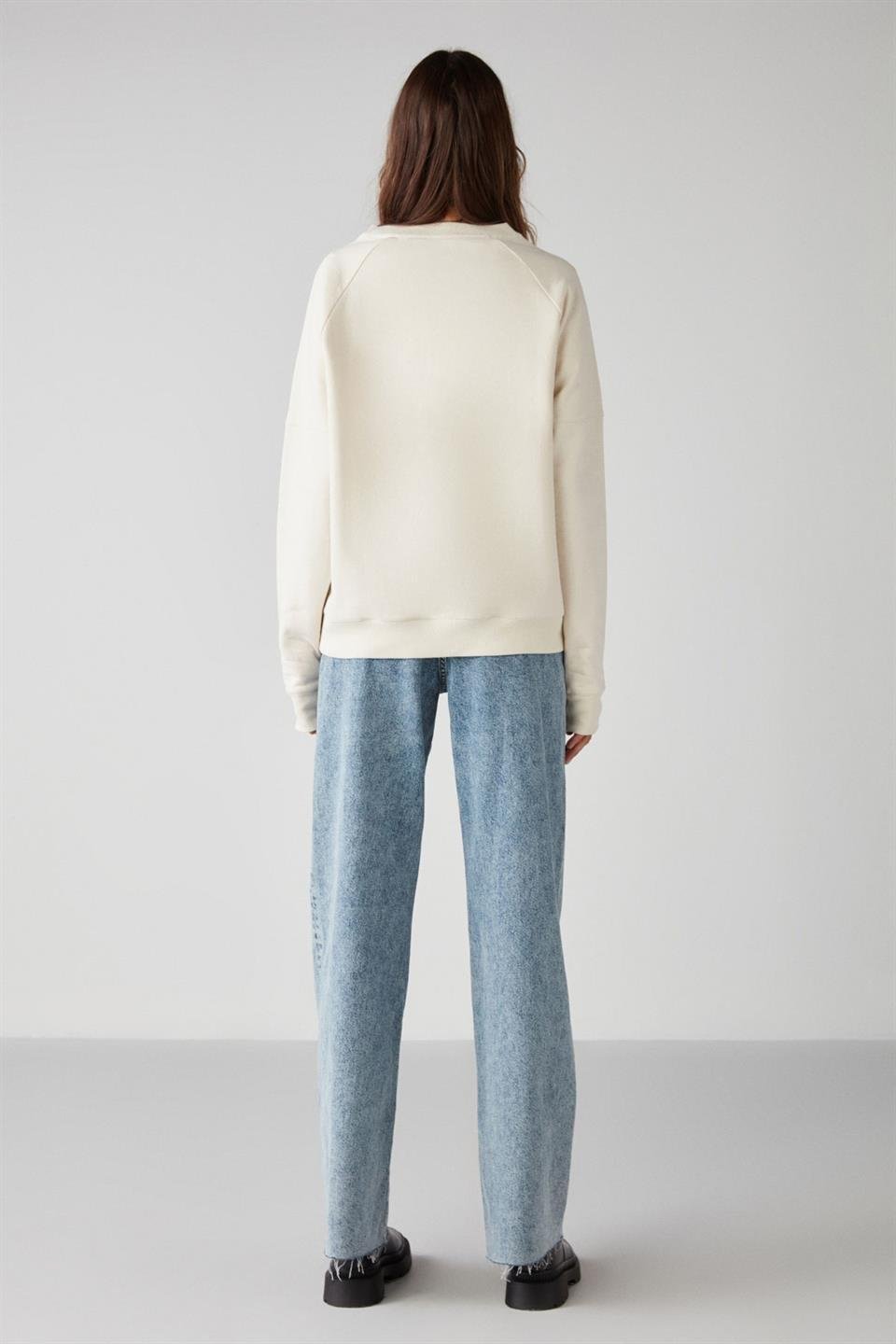 ADRIELLE Kadın Sıcak Tutan Nakış Detaylı Relaxed 3 İplik Organik Pamuk Ekru Sweatshirt