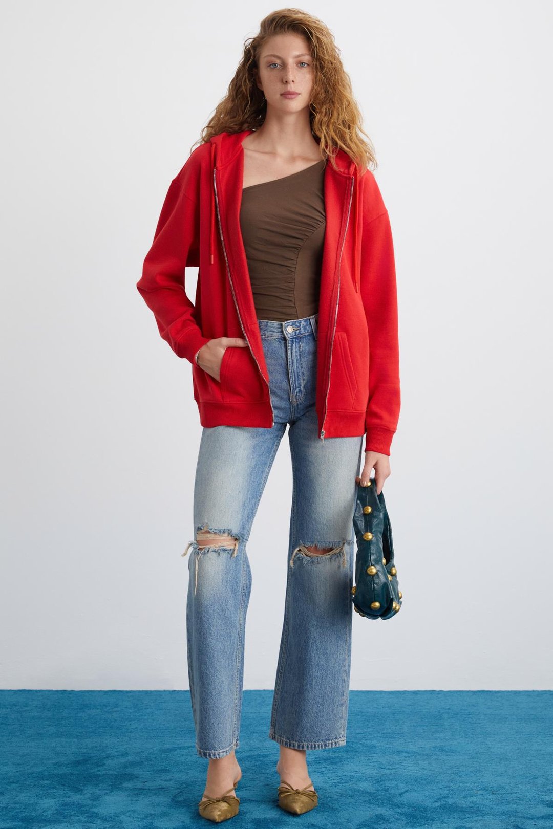 Alena Kadın Oversize Organik Pamuklu Metal Fermuarlı Kapüşonlu İçi Polarlı Kırmızı Sweatshirt